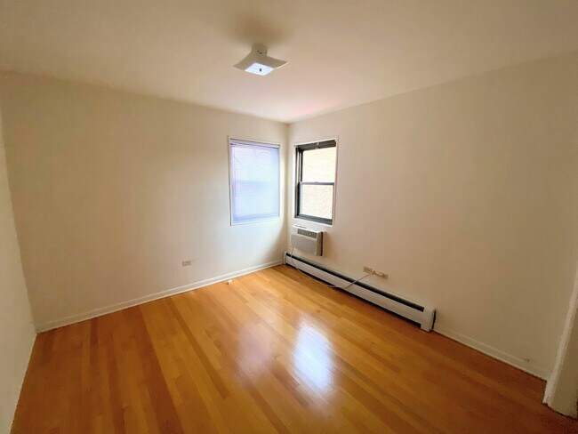 Foto del edificio - 6454 N Ridge Blvd
