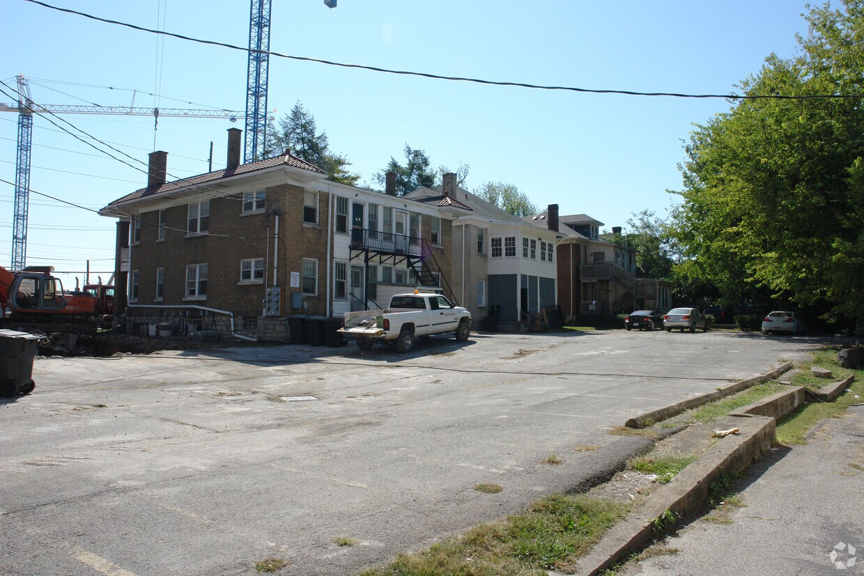 Building Photo - 1041 S Limestone