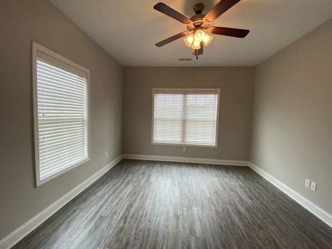 Building Photo - Hillview Place Apartments