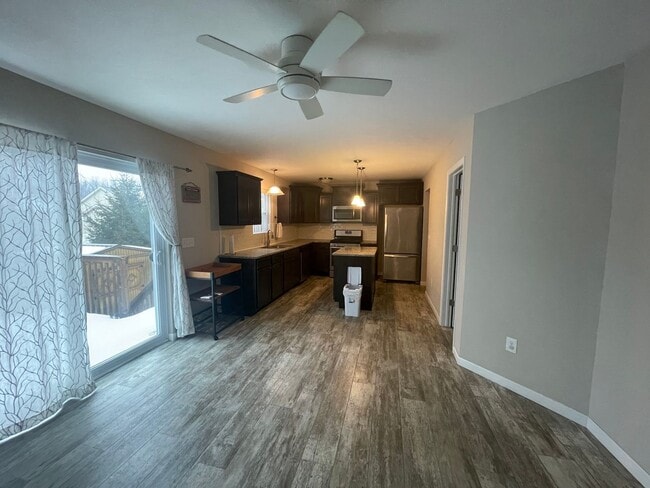 Building Photo - Four Bedroom Home in Portage