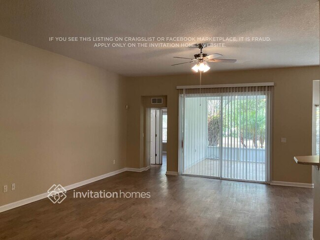 Building Photo - 204 Hidden Lake Dr