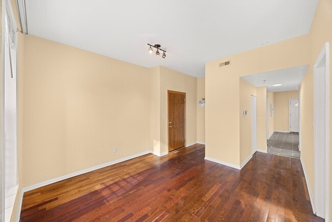 Foto del edificio - 6649 S Rhodes Ave