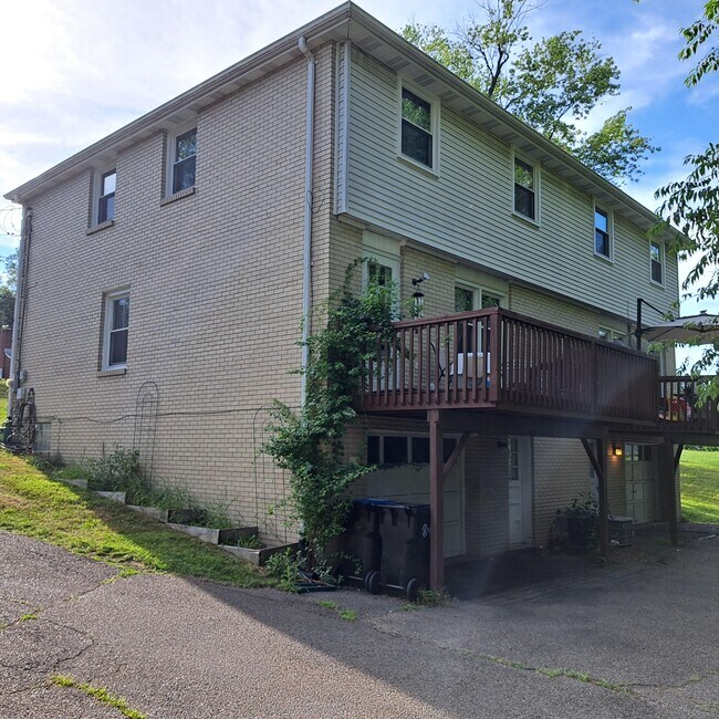Foto del edificio - 9760 Bellcrest Rd