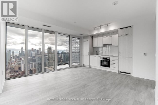 Building Photo - 634 Church St