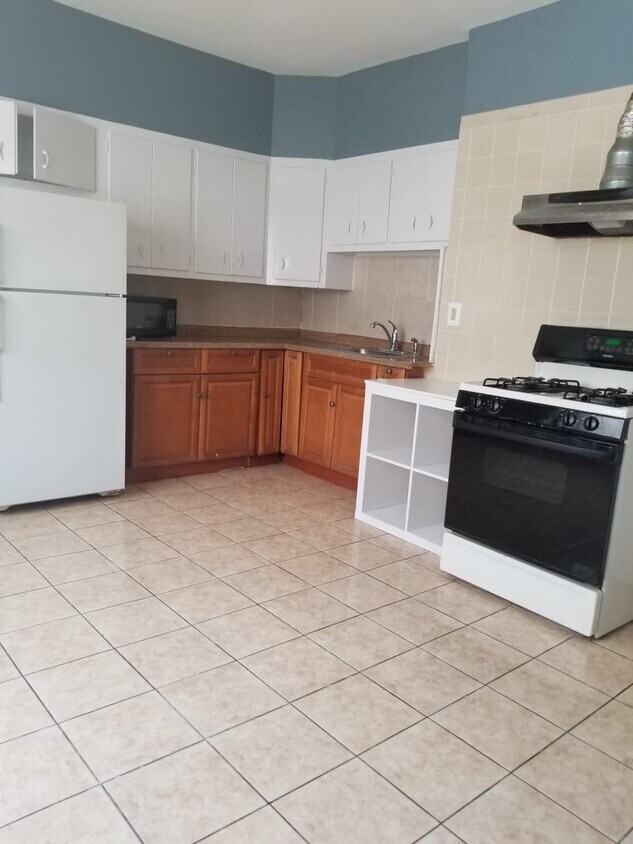 Kitchen - 63 Lake St