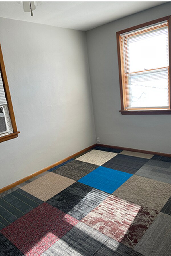 Dormitorio - 245 N Seminary St
