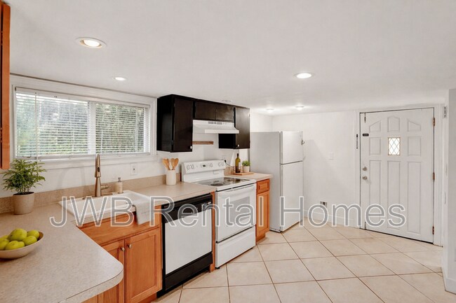 Building Photo - 1653 Dancy St