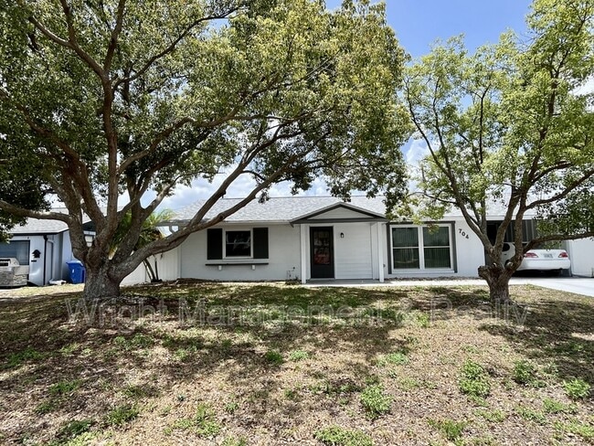 Building Photo - 704 Torrey Pines Ave