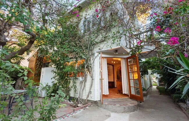 Puerta trasera - 3110 Highland Ave