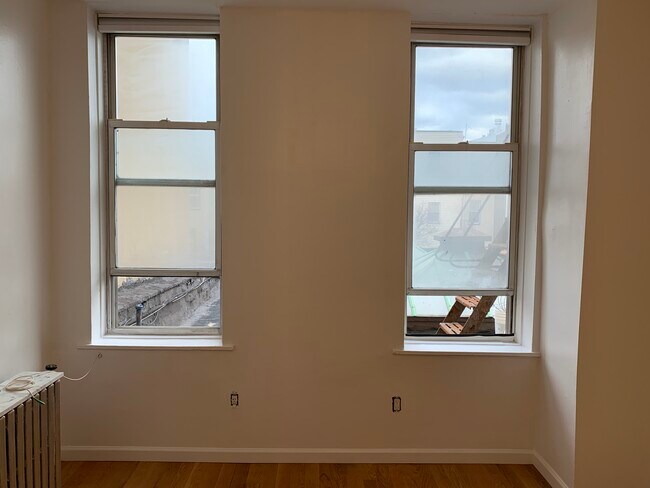 Foto del edificio - 670 Manhattan Ave