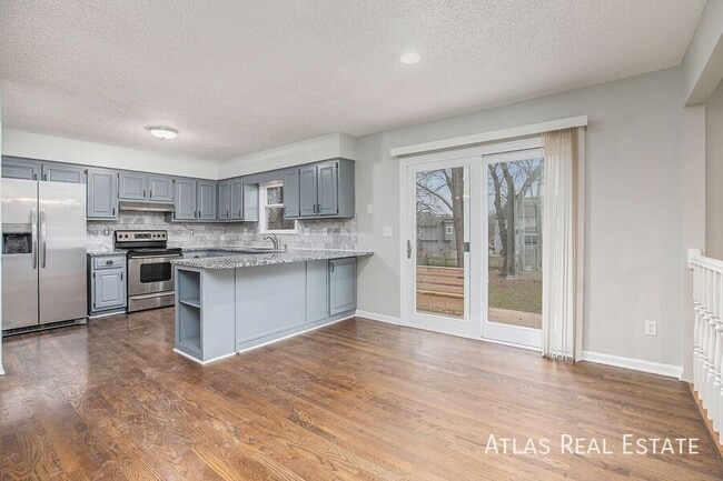 Building Photo - 5711 W 157th Terrace