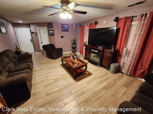Foto del edificio - 3 br, 2 bath House - 7865 Welsh Drive