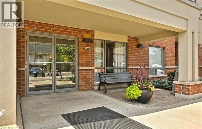 Building Photo - 5070 Fairview St