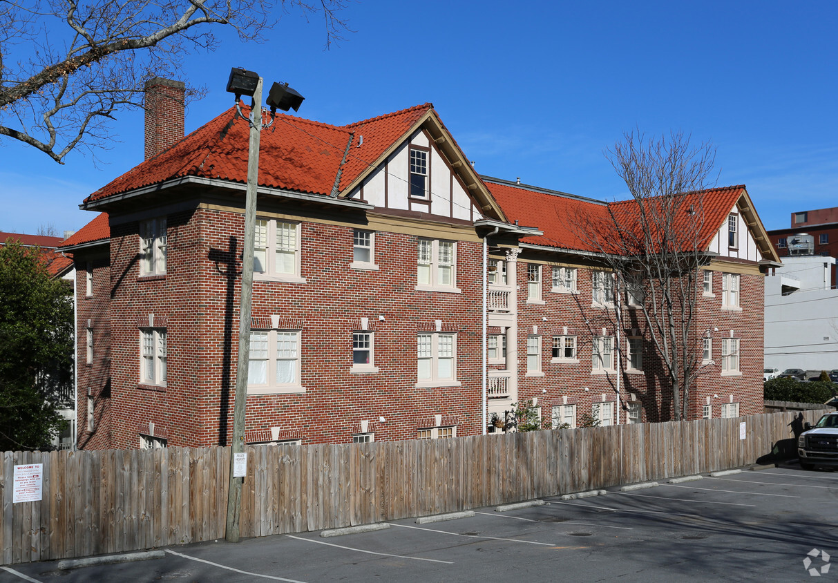 Foto del edificio - 2 Collier Rd NW