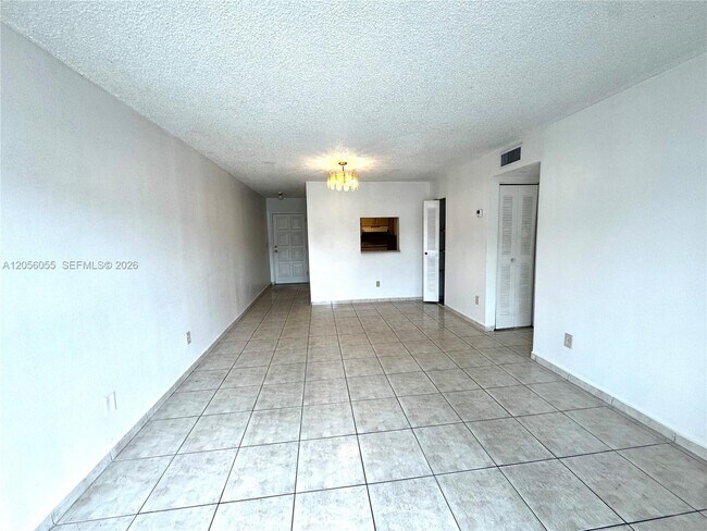 Foto del edificio - 888 NE 132nd St