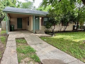 Building Photo - 304 Elm St