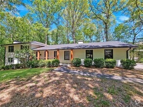 Building Photo - 6810 Temple Cir SE