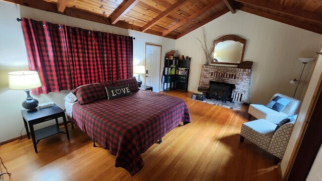 Building Photo - 50% off 1st months rent!! Beautiful Boulder Creek Redwood Home!