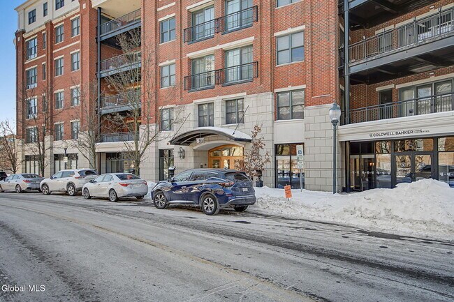 Building Photo - 87 Railroad Pl