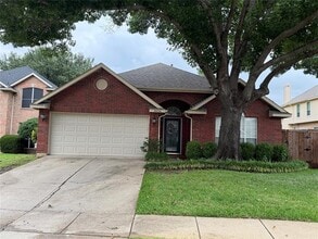 Building Photo - 2604 Potomac Dr