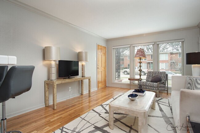 Foto del edificio - 2 bedroom 1 bathroom Upstairs **$300 OFF 1ST MONTH SPECIAL**