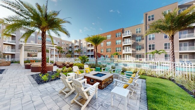 Plenty of outdoor space to enjoy the weather - Triton Cay - Universal Orlando