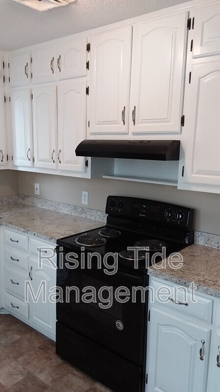 Building Photo - 1300 Rayfield Dr