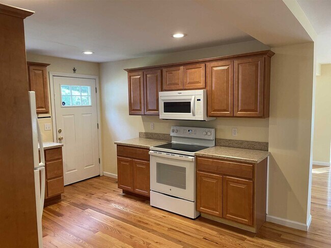 Building Photo - 822 NY-376