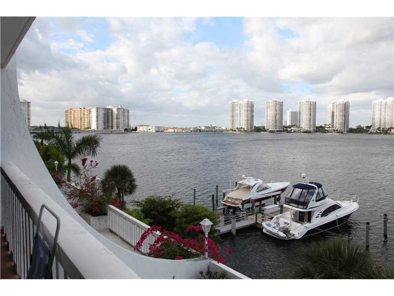 Foto principal - 17900 N Bay Rd