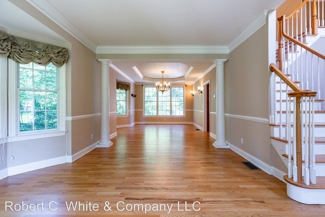 Building Photo - 4 br, 3.5 bath House - 157 Paxton Way