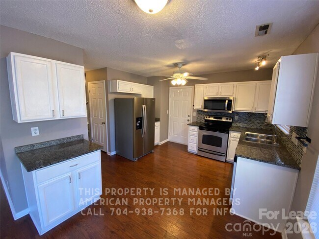 Foto del edificio - 1271 Midlake Ave