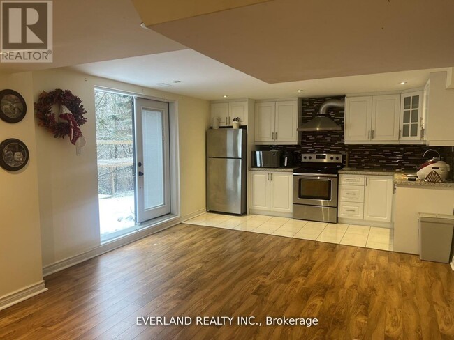 Building Photo - 41 Heatherwood Crescent