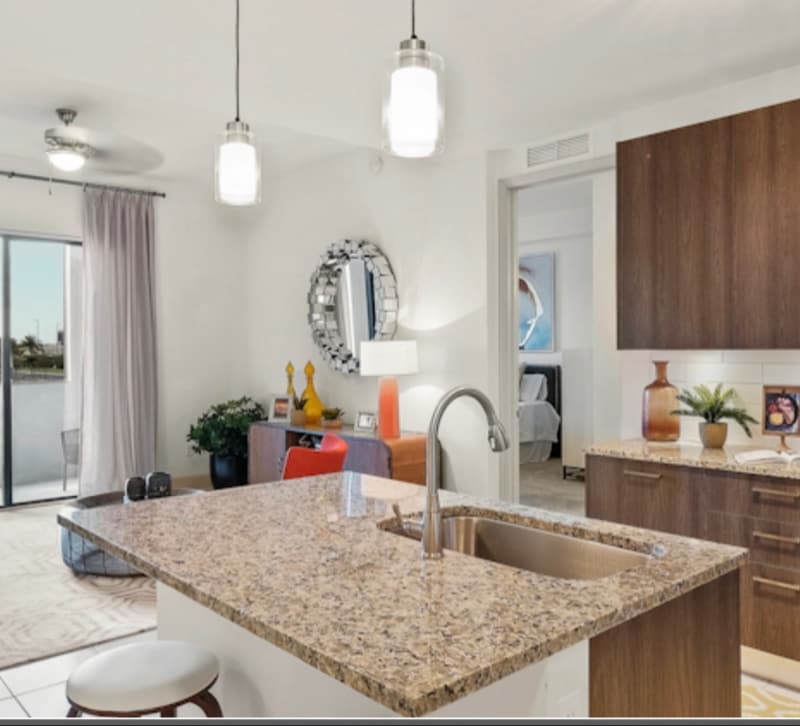 Foto principal - 8801 Doral Blvd