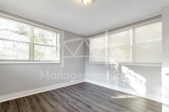 Foto del edificio - 1842 W 26th St