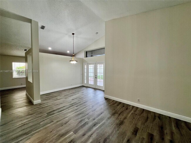 Building Photo - 841 Stanton Dr