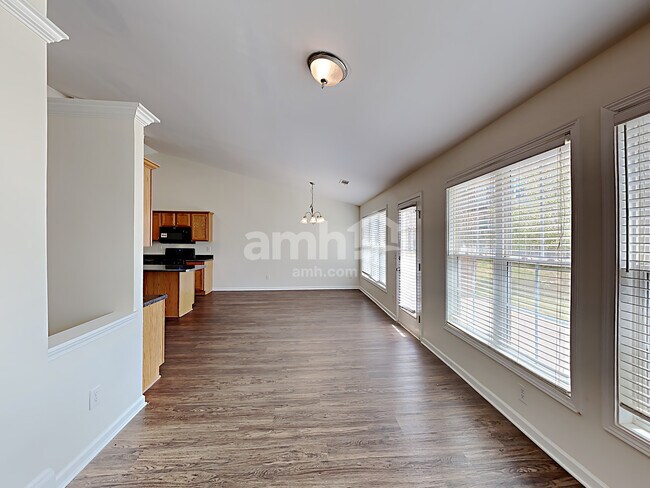 Building Photo - 336 Reliance Way NE