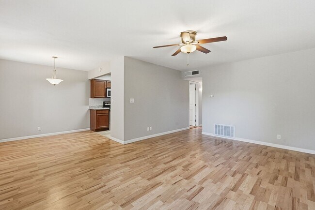 Foto del edificio - **Charming Condo Located in Central Phoenix**