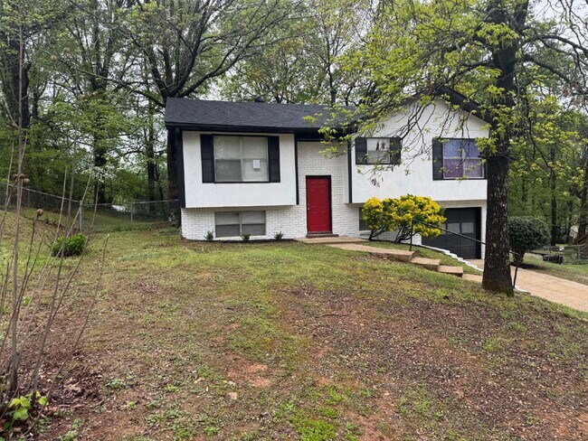 Building Photo - Charming 3-Bedroom, 2-Bath Home with 1,632...