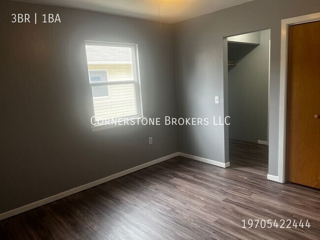 Building Photo - Newly renovated spacious ranch style apart...