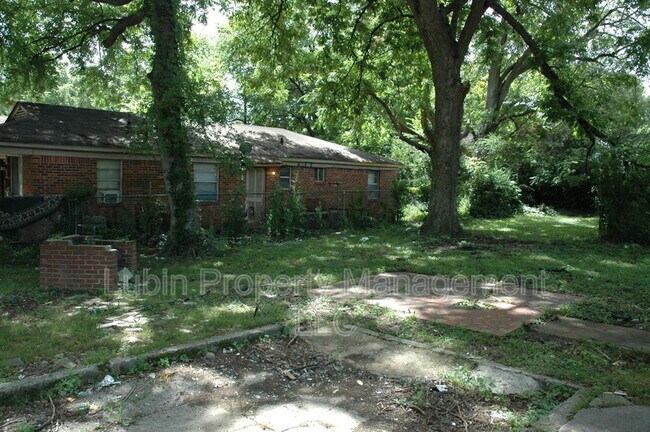 Building Photo - 2743 Carnes Ave