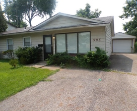 Building Photo - 995 Hillridge Rd