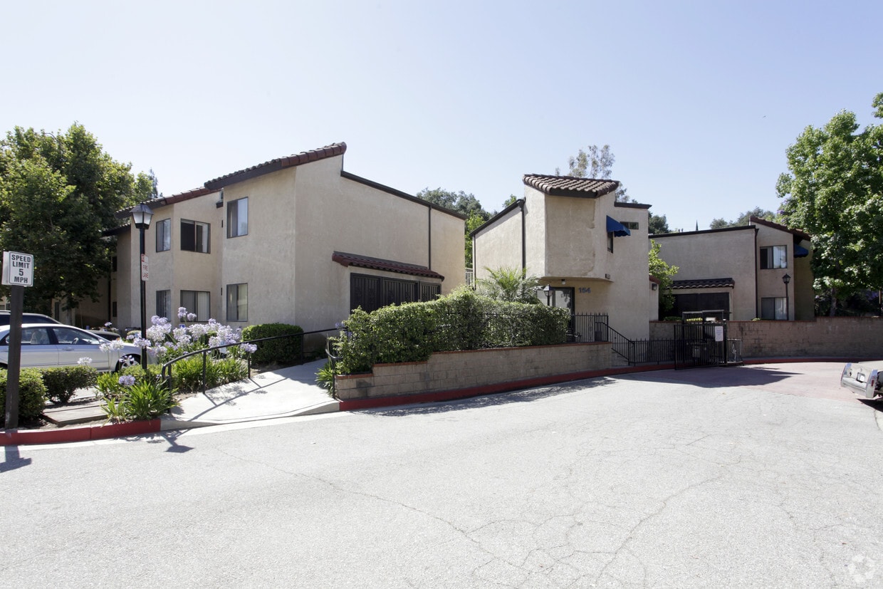 Primary Photo - Villa Del Vista Senior Apartments