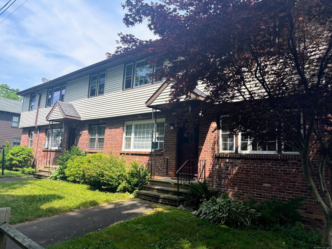 8 Canterbury Ln Unit 6, Clinton, CT 06413 Room for Rent in Clinton