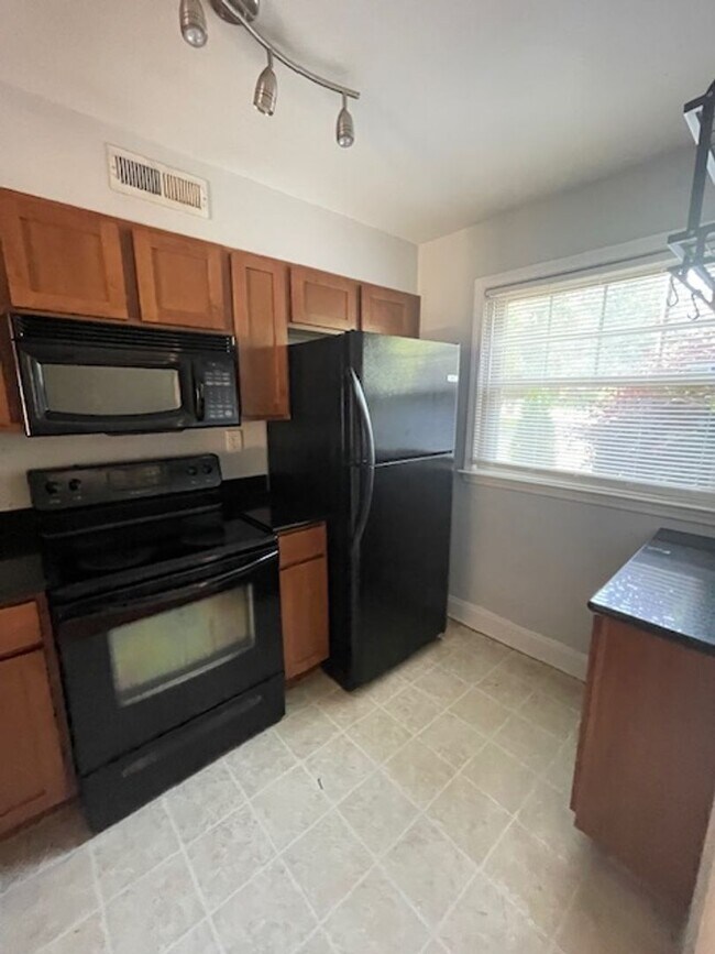 Foto del edificio - Must see this adorable 2 bedroom 1.5 bath ...