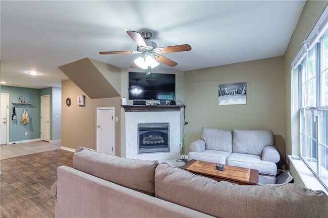 Foto del edificio - 869 W Peachtree Dr