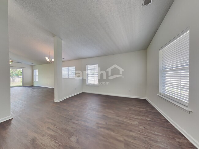 Building Photo - 114 Blue Jasmine Lane