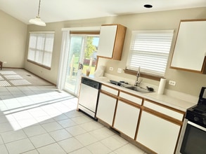 Building Photo - 2049 Foxtail Dr