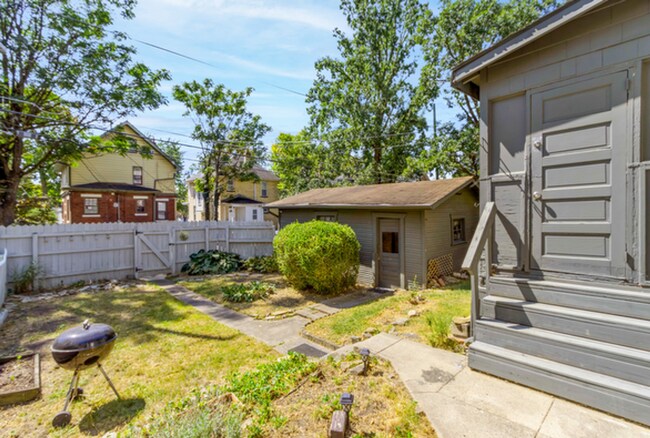 Foto del edificio - 157 E Oakland Ave