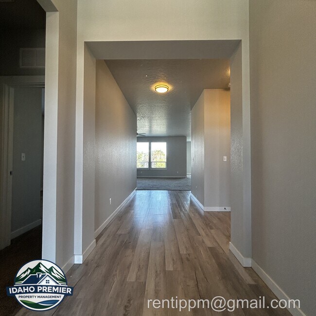 Foto del edificio - 1340 W Brink St