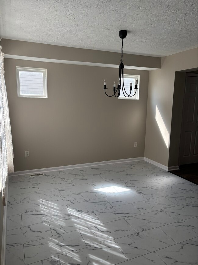 Building Photo - 1150 Chapman Ln